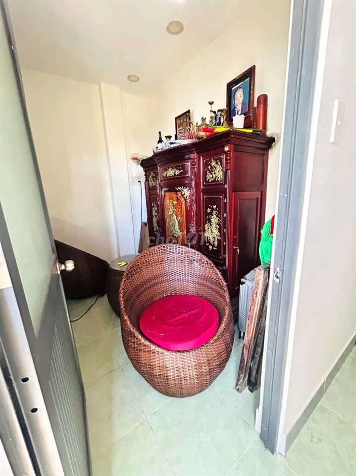 Nhà mặt tiền chợ buôn bán gì cũng được