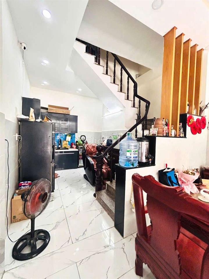 Nhà mặt tiền chợ buôn bán gì cũng được