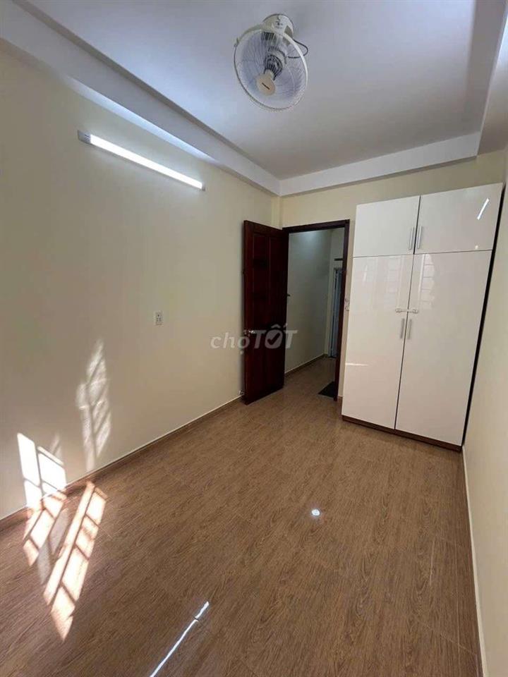 nhà nc mới đẹp tr 2 lầu st 2pn 3vs Trần đình xu Q1