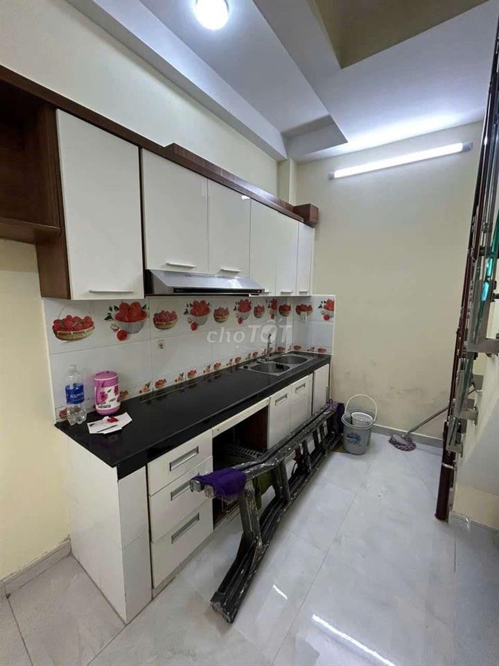 nhà nc mới đẹp tr 2 lầu st 2pn 3vs Trần đình xu Q1