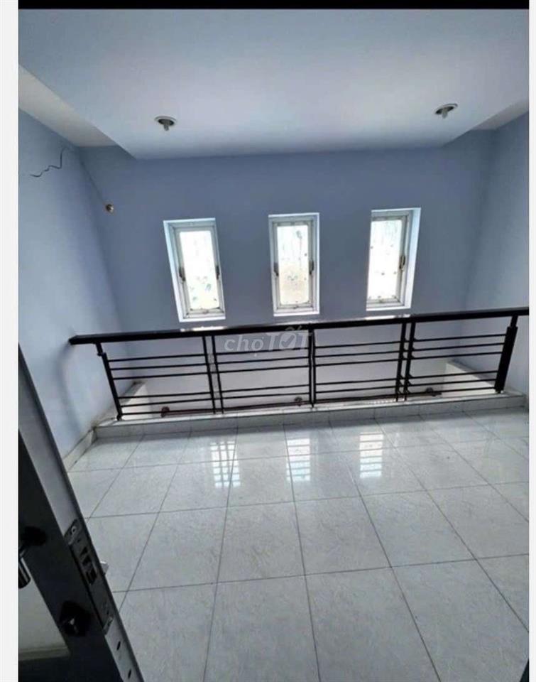 nhà nc tr L 2 lầu st 3pn 3vs Cách mạng tháng 8  p5 Q.TÂN bình