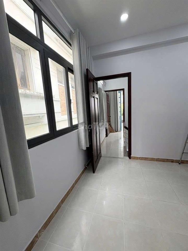 nhà nc mới đẹp gần mt tr 2 lầu 3pn 3vs trần Hữu trang  p11 Q.Phú nhuận