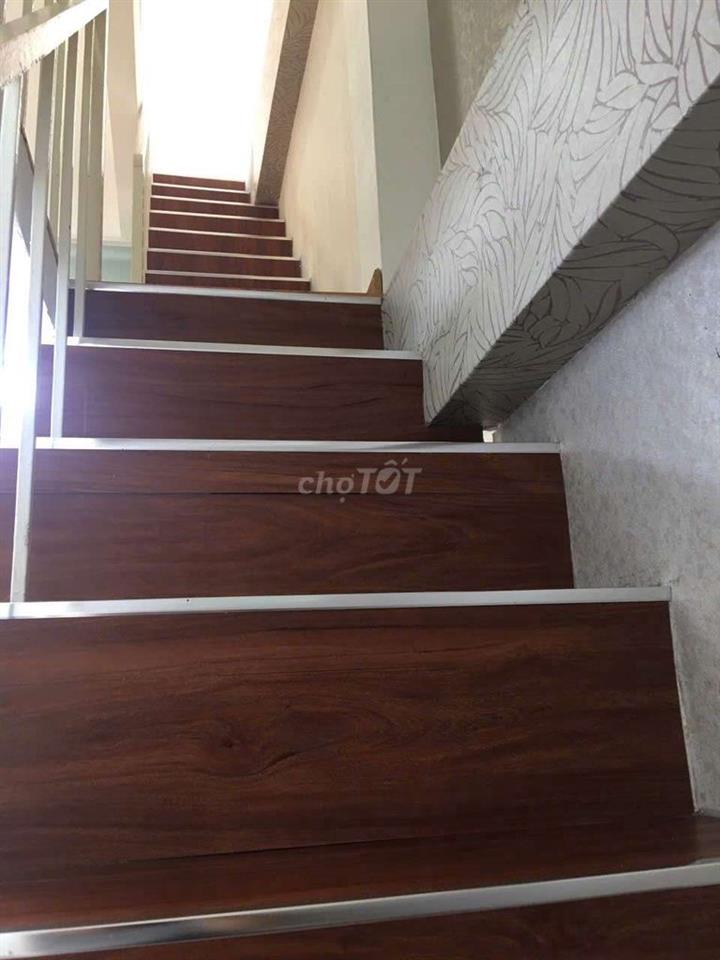 cho thuê nhà căn góc 2,8x14 tr 2 lầu 3pn 3vs Võ Văn Kiệt Q1