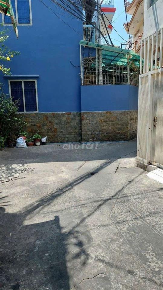 cho thuê nhà căn góc 2,8x14 tr 2 lầu 3pn 3vs Võ Văn Kiệt Q1