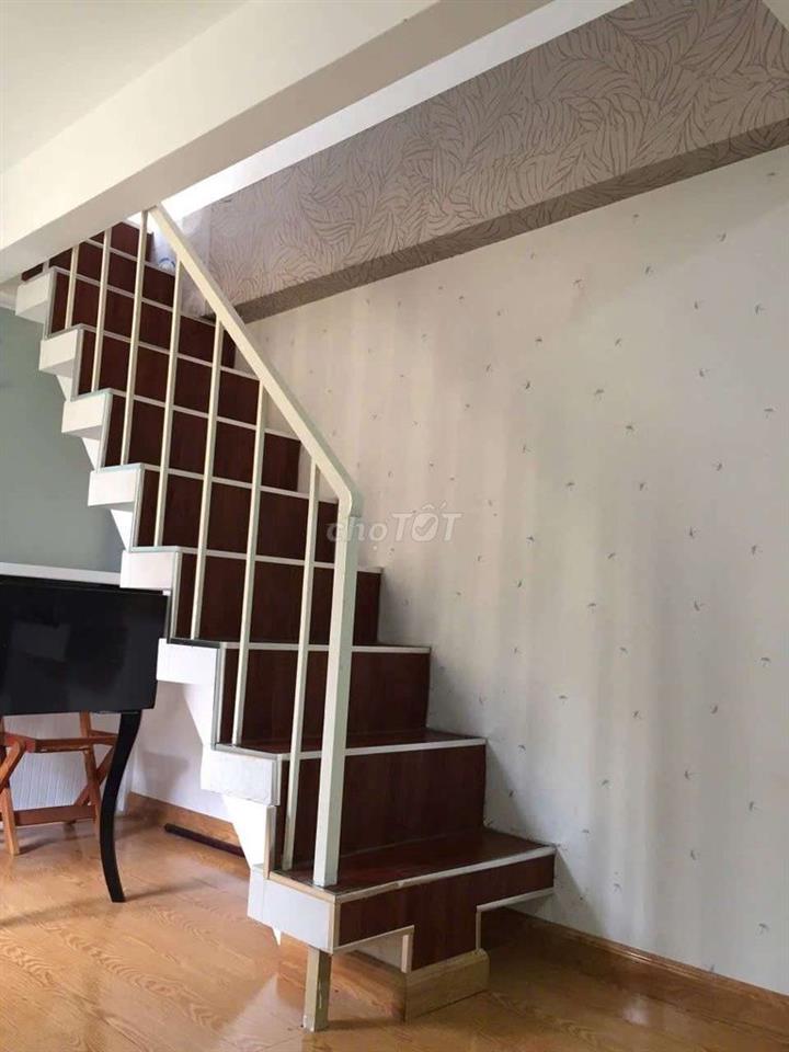 cho thuê nhà căn góc 2,8x14 tr 2 lầu 3pn 3vs Võ Văn Kiệt Q1