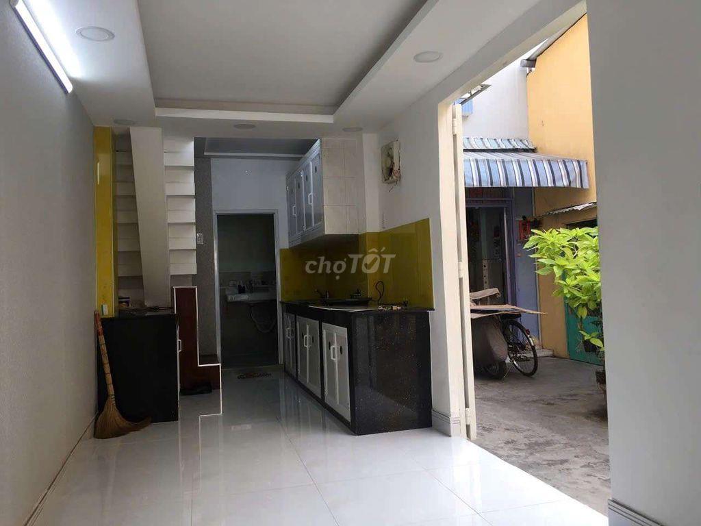 cho thuê nhà căn góc 2,8x14 tr 2 lầu 3pn 3vs Võ Văn Kiệt Q1