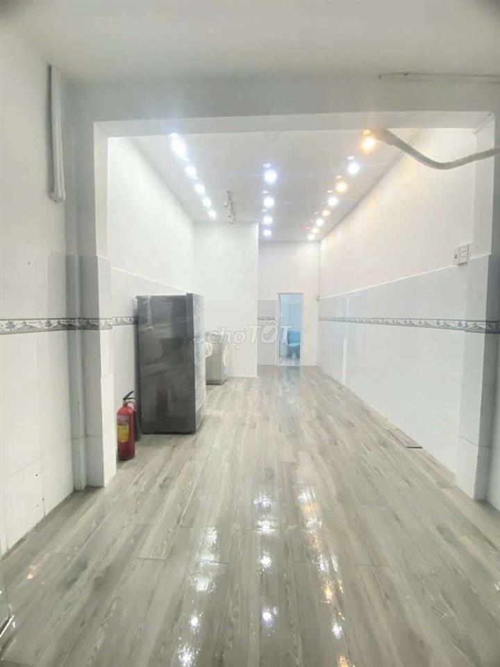 nhà sát mt vị trí kd đẹp tr lầu 1pn lớn 2vs Lê văn sỹ p13 PN