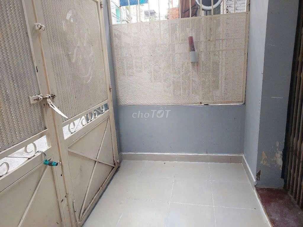 nhà căn góc hxh 4,2x12 tr L 1 lầu 3pn Lạc Long Quân p10 tân bình