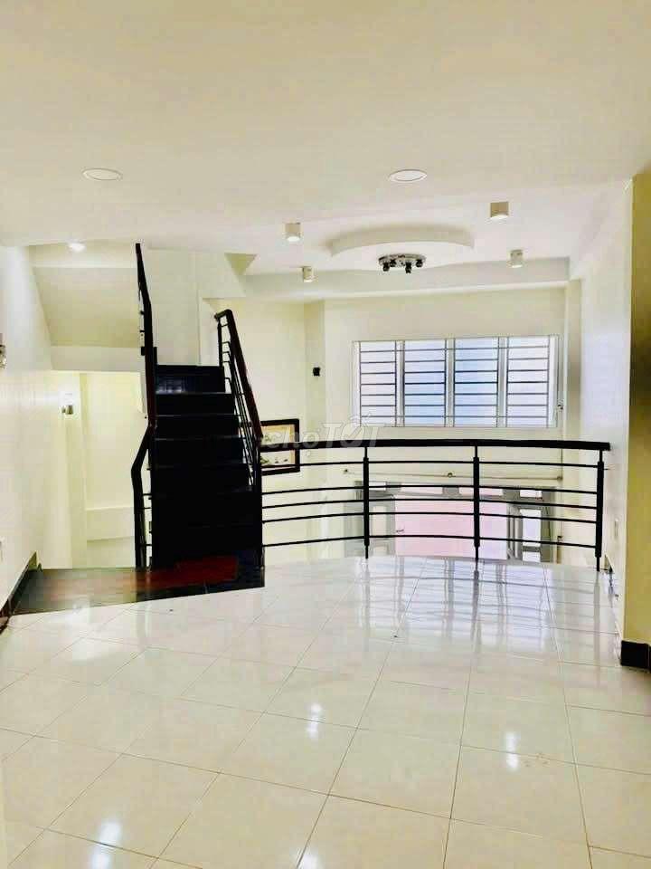 nhà nc mới đẹp 5x7 tr L 2 lầu 3pn 3vs Hòa Hảo P4 Q10