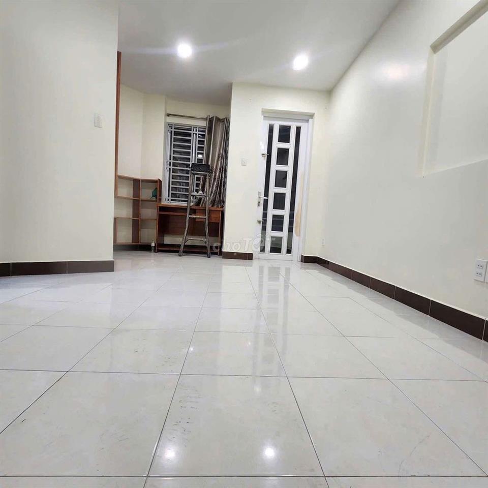 nhà nc mới đẹp 5x7 tr L 2 lầu 3pn 3vs Hòa Hảo P4 Q10