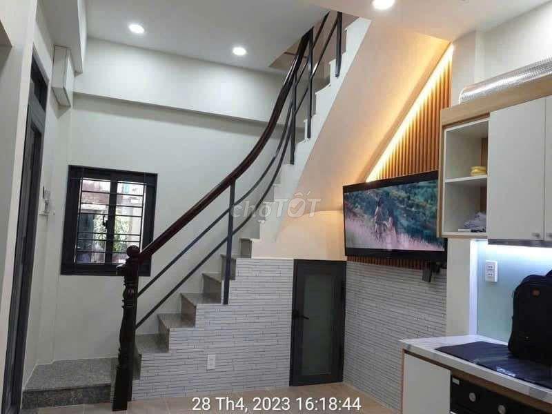 nhà nc mới đẹp full nội thất xịn 2pn 2vs phan đình Phùng  p1 Q.PN 