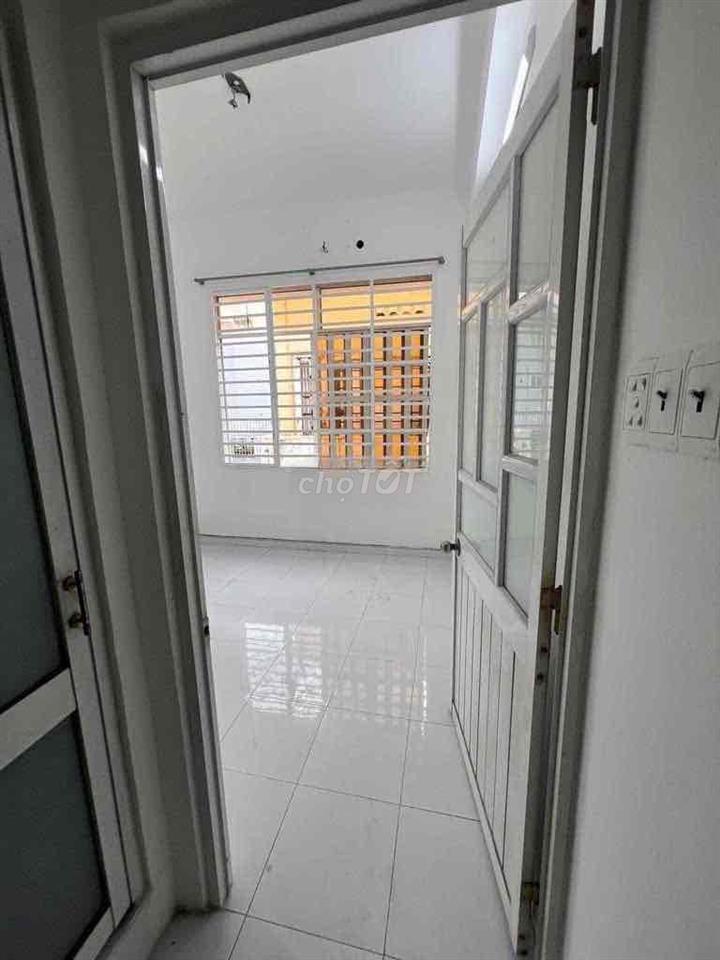 nhà nc mới đẹp tr 3 lầu sân thựng 3pn 3vs huỳnh văn bánh p11 phú nhuân