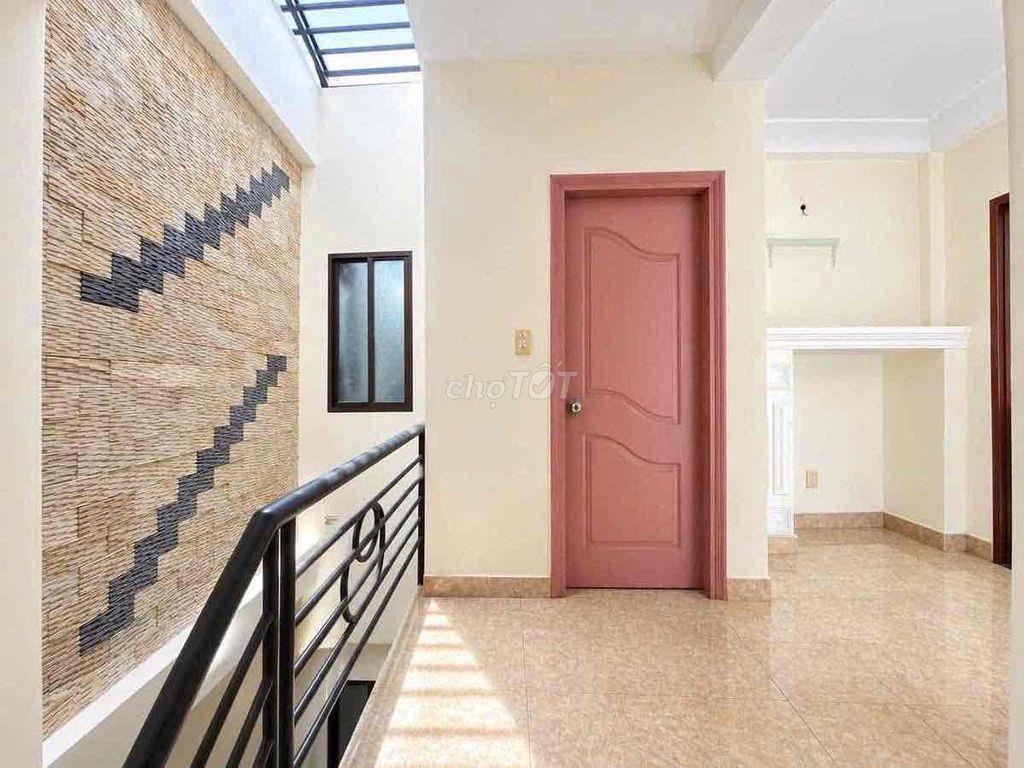 nhà nc mới đẹp tr L 2 lầu sth 4pn 3vs  ng. Thị huỳnh  p8 phú nhuận