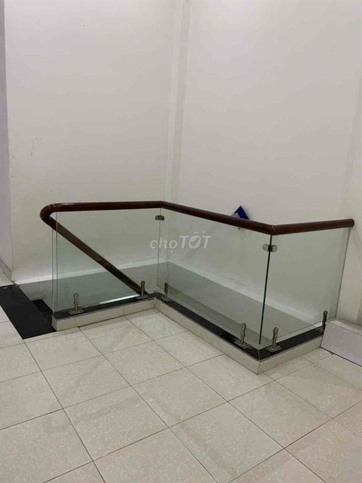cho thuê nhà nc mt đường 3.5x24 tr 1 lầu 3pn 2vs CMT8 P5 Q.Tân Bình