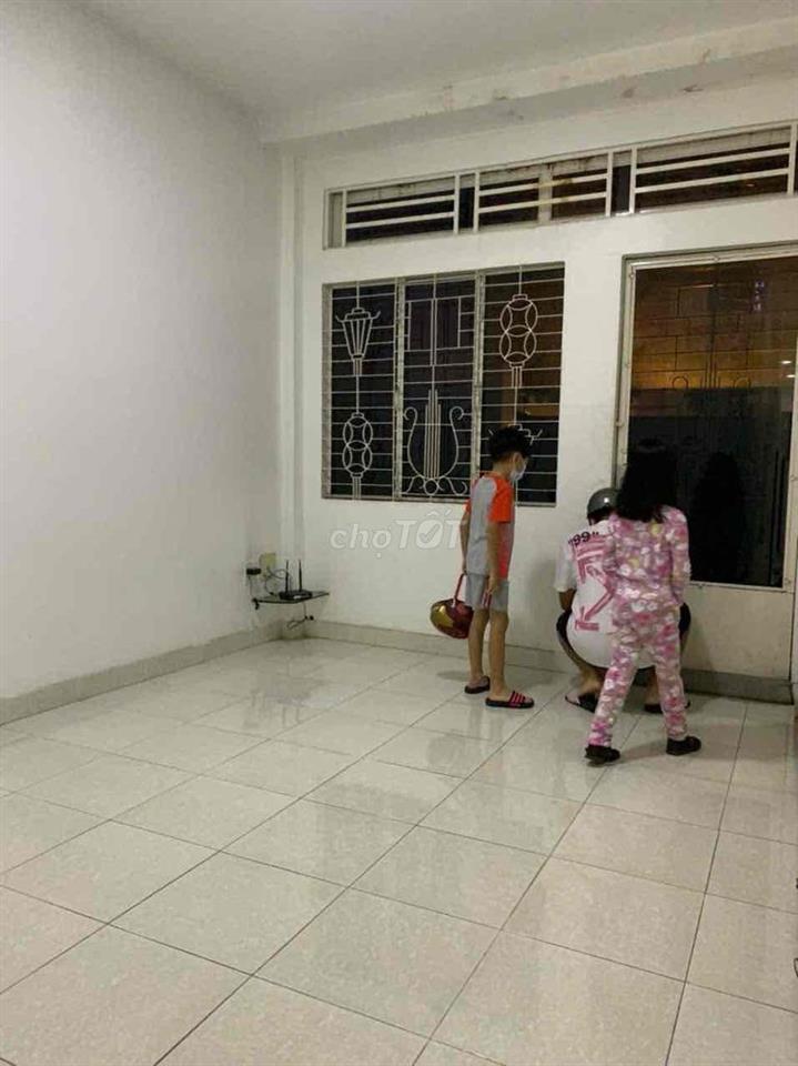 cho thuê nhà nc mt đường 3.5x24 tr 1 lầu 3pn 2vs CMT8 P5 Q.Tân Bình