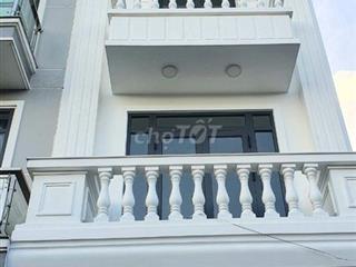 Cho thuê nhà MT 305A Nguyễn Trọng Tuyển P.10 Q. Phú Nhuận.