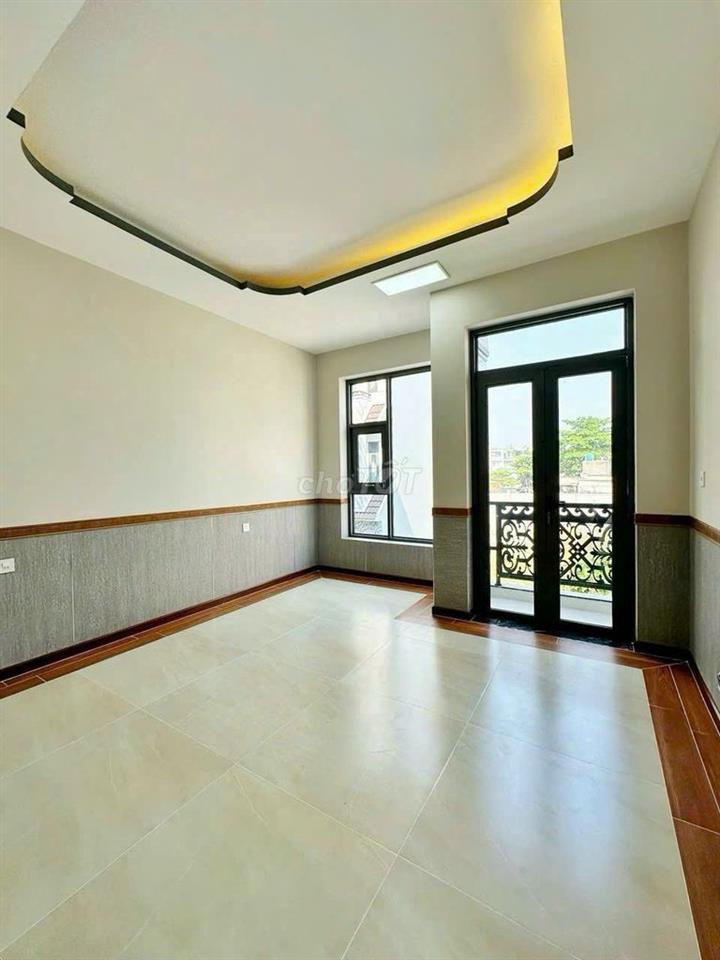 Cho thuê nhà MT 386A Lê Văn Sỹ gần ngã tư Trần Quang Diệu, P14, Quận 3