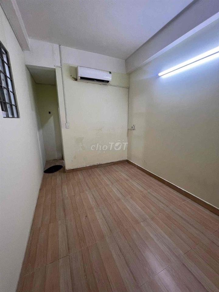 Nhà có máy lạnh