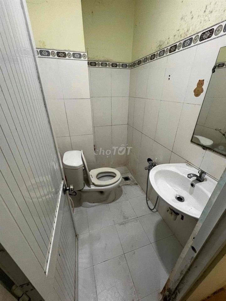 Nhà có máy lạnh