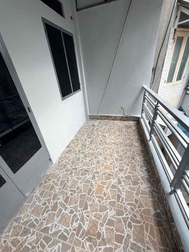 Nhà Mới sơn sửa Quận 10, Nhà 1 trệt 1 lầu thông thoáng