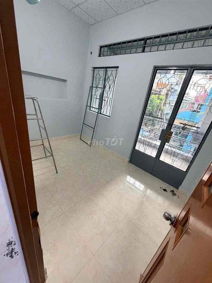 Nhà Mới sơn sửa Quận 10, Nhà 1 trệt 1 lầu thông thoáng