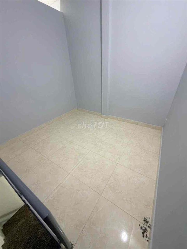 Nhà Mới sơn sửa Quận 10, Nhà 1 trệt 1 lầu thông thoáng