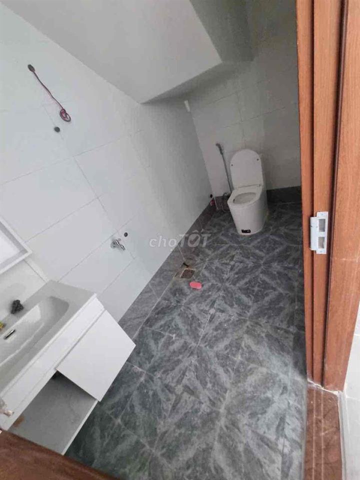 Nhà Mới rộng rãi, DT 20x10m, Trệt 1 Lầu, Hẻm xe Hơi