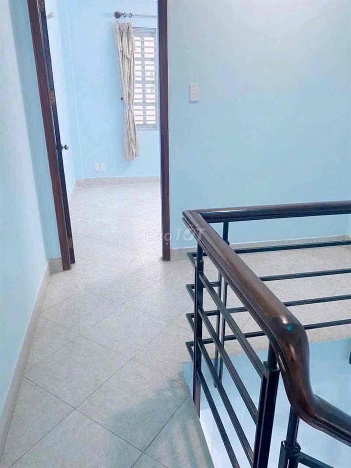 Nhà 1 trệt 2 Lầu sân thượng rộng, nhà thông thoáng an ninh
