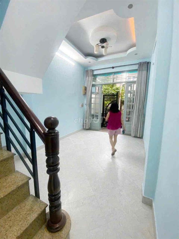 Nhà 1 trệt 2 Lầu sân thượng rộng, nhà thông thoáng an ninh