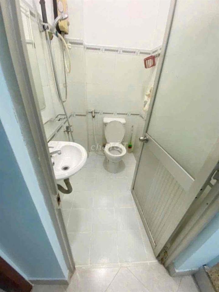 Nhà 1 trệt 2 Lầu sân thượng rộng, nhà thông thoáng an ninh