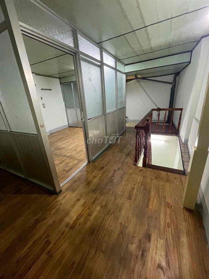 Nhà Mới 1 trệt 1 gác, có cửa sổ ban công. Nguyễn Trọng Tuyển Tân Bình
