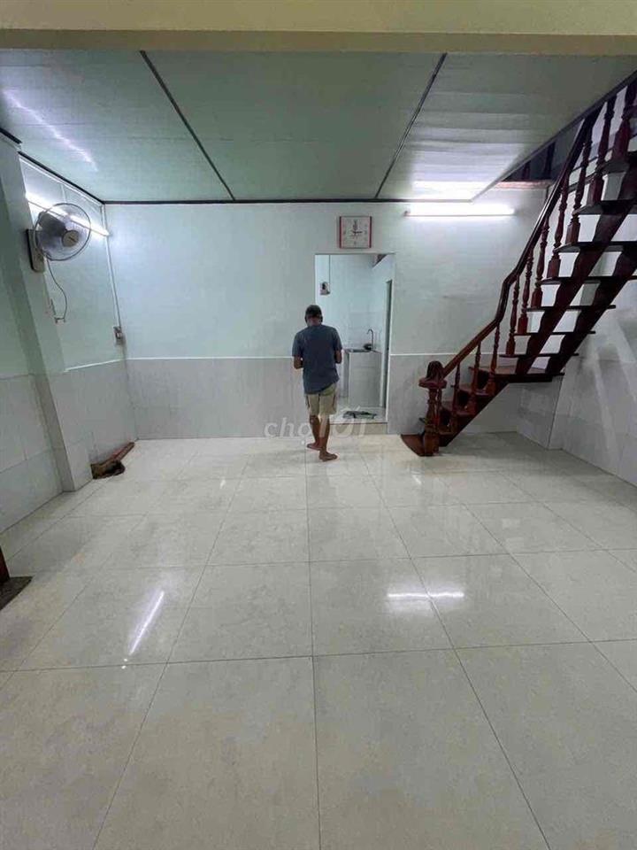 Nhà Mới 1 trệt 1 gác, có cửa sổ ban công. Nguyễn Trọng Tuyển Tân Bình