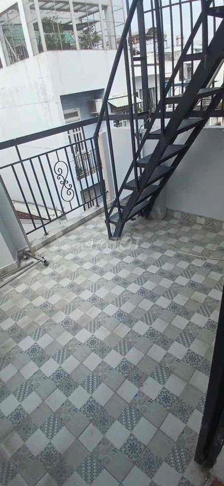 Nhà trệt 3 lầu có sân thượng, đường XVNT P21 BT