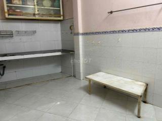 Cho thuê nguyên tầng trêt 50m2, lối đi riêng với lầu 1