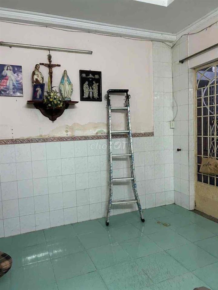 Cho thuê nguyên tầng trêt 50m2, lối đi riêng với lầu 1