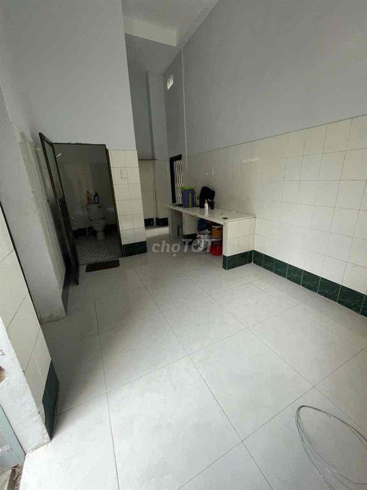 Nhà Rộng rãi, 1 trệt 2 lầu - Lạc Long Quân P8 Tân Bình