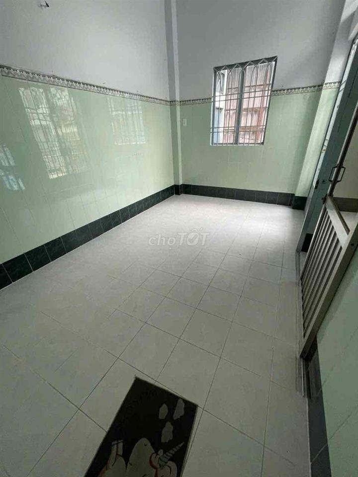 Nhà Rộng rãi, 1 trệt 2 lầu - Lạc Long Quân P8 Tân Bình