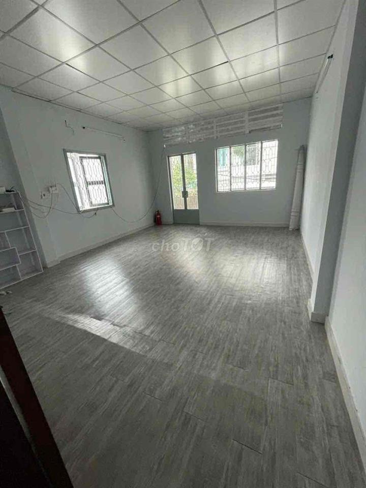Nhà Rộng rãi, 1 trệt 2 lầu - Lạc Long Quân P8 Tân Bình