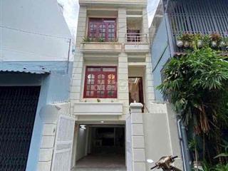 Nhà Mới, xe hơi ngủ trong nhà - 1 trệt 2 Lầu sân thượng