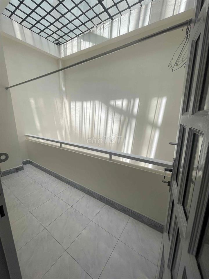 Cho thuê nguyên Lầu 1 Mới -  DT sàn 110m2 - Lối đi riêng, hẻm xe tải