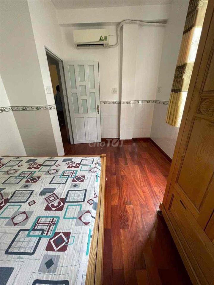 Cho thuê Chung cư 2PN, có sẵn nội thất - Võ Văn Kiệt Q1