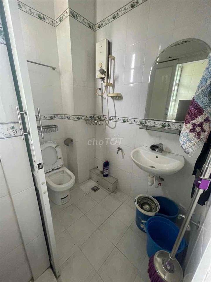 Cho thuê Chung cư 2PN, có sẵn nội thất - Võ Văn Kiệt Q1