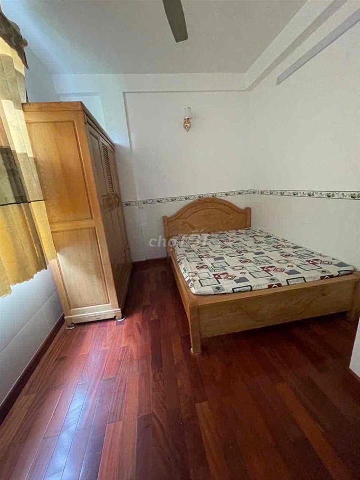 Cho thuê Chung cư 2PN, có sẵn nội thất - Võ Văn Kiệt Q1