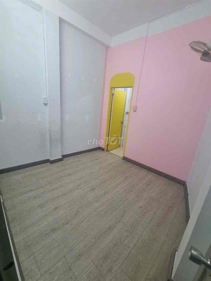 Cho thuê nhà rộng rãi, 1 trệt 2 lầu - Lê Hồng Phong Q10