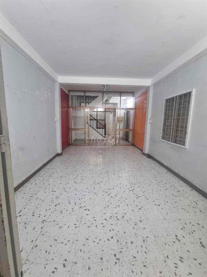 Cho thuê nhà rộng rãi, 1 trệt 2 lầu - Lê Hồng Phong Q10