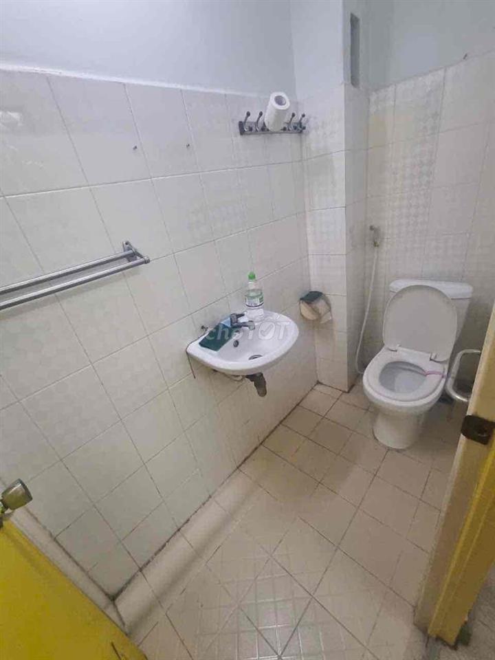 Cho thuê nhà rộng rãi, 1 trệt 2 lầu - Lê Hồng Phong Q10