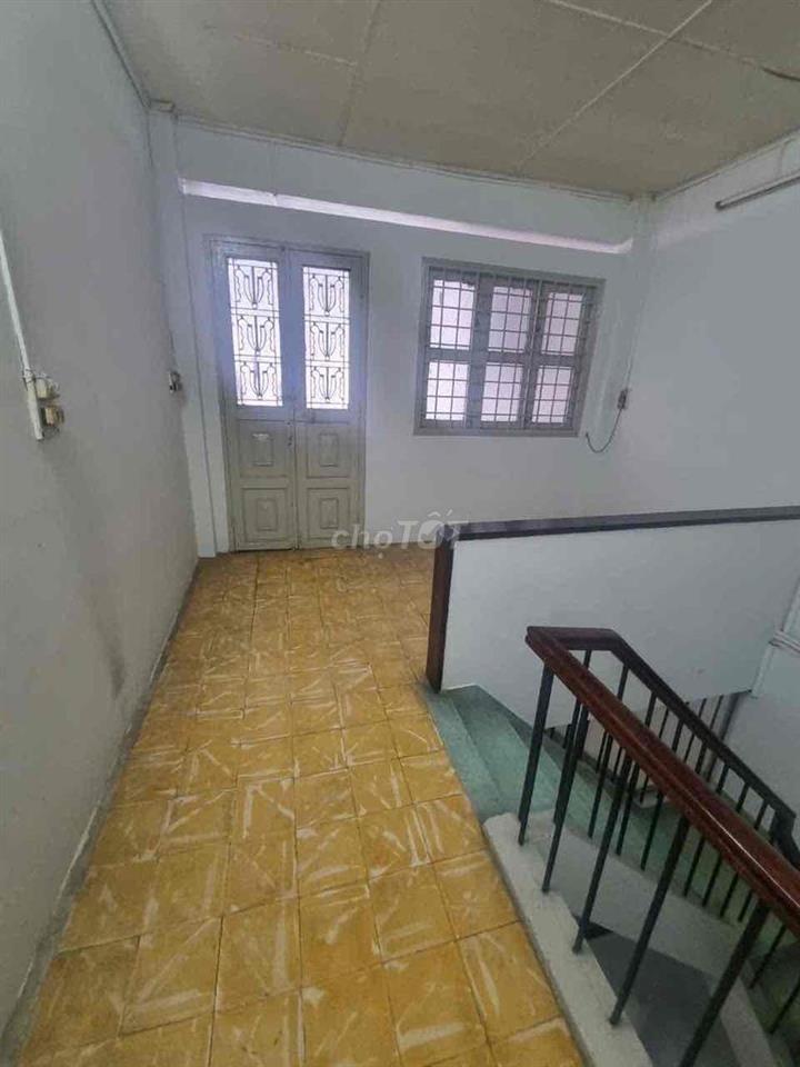Cho thuê nhà rộng rãi, 1 trệt 2 lầu - Lê Hồng Phong Q10