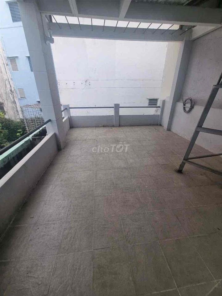 Cho thuê nhà rộng rãi, 1 trệt 2 lầu - Lê Hồng Phong Q10