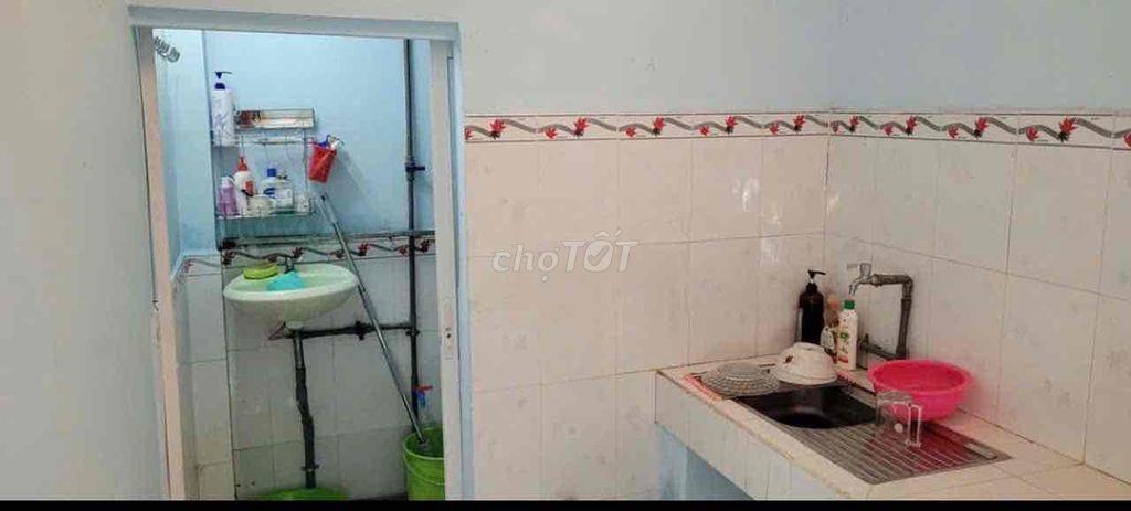 Cho thuê nhà 1 trệt 1 lầu - Rộng rãi, đường Tô Hiến Thành Q10
