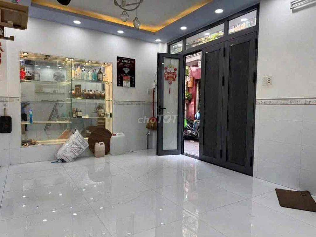 Cho thuê nhà 1 Trệt 2 Lầu, Nhà Mới ban công cửa sổ thông thoáng